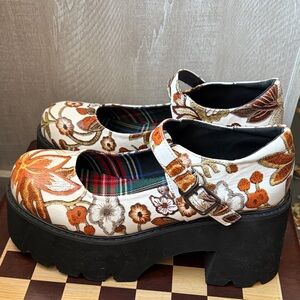 Mary Jane Floral Platform Shoes - Black and Orange